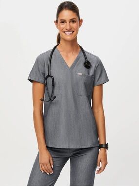 FIGS W_CATARINA PETITE ONE-POCKET SCRUB TOP